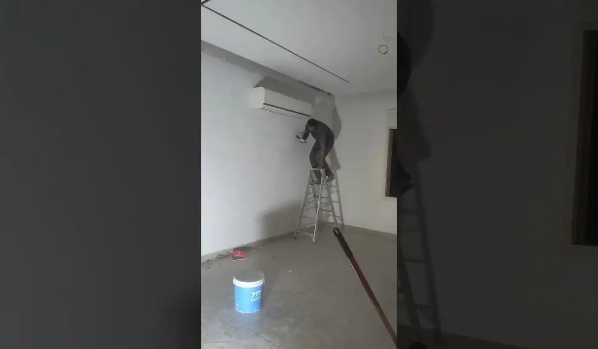 لقطة من فيديو إعادة توزيع الأحمال الكهربائية بين الأدوار في حي العوالي بالرياض