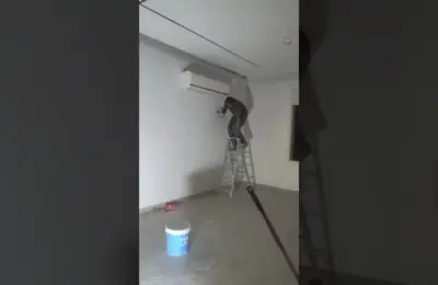 مشهد من فيديو تمديد كابلات الكاميرات والإنترنت في حي لبن بالرياض