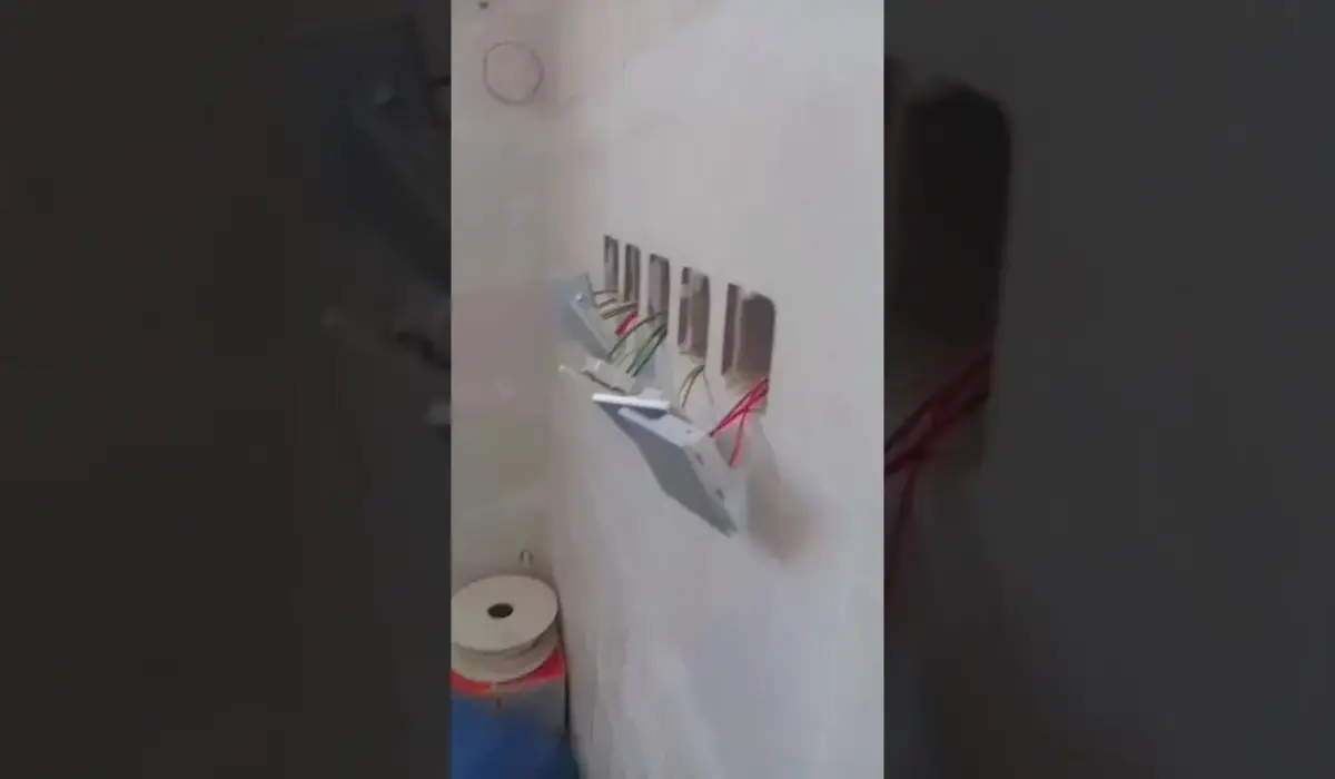 صورة من فيديو تركيب الإنارة الخارجية للمنزل في حي السفارات بالرياض