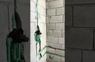 لقطة من فيديو تركيب طقم حمام وإصلاح الصرف في حي وادي لبن بالرياض